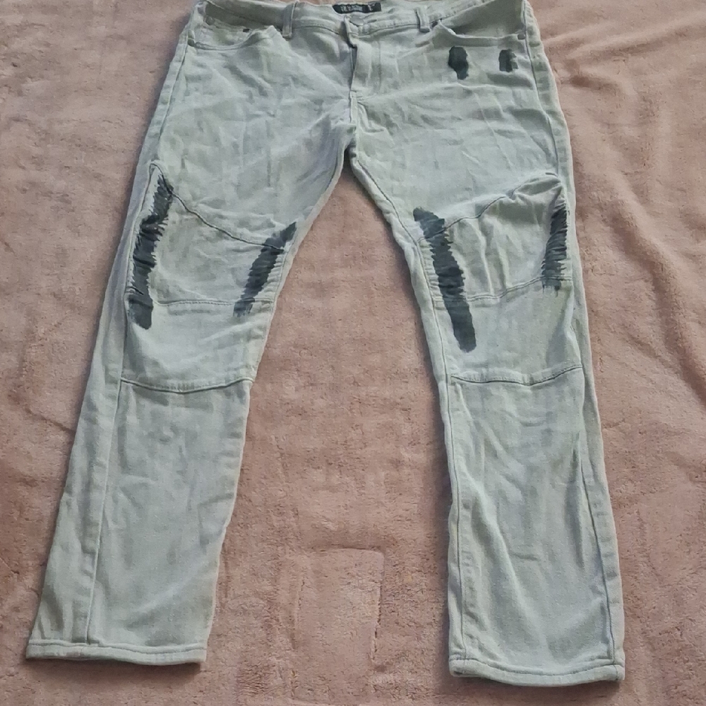 Men's Relaxed Fit Distressed Jeans in Light Gray